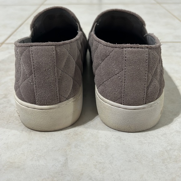 Micheal Kors Keaton Quilted Slip-on in Gray - Picture 7 of 10